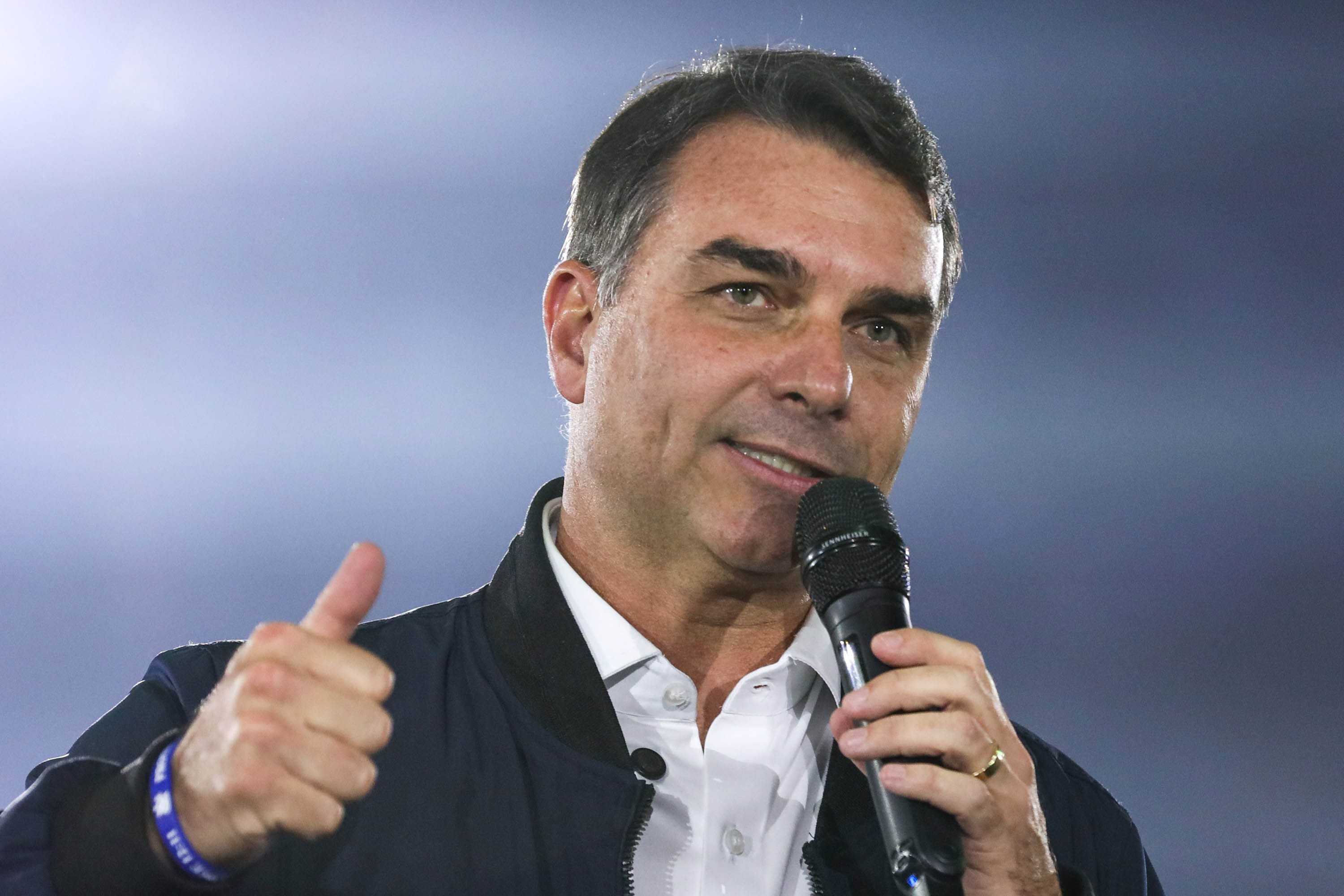 PF apura financiamento do filme 'Dark Horse' e coloca Flávio Bolsonaro no centro de novo inquérito
