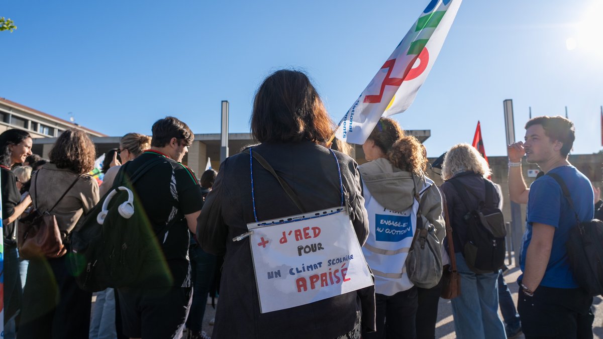 Todesdrohungen an französischen Schulen: Lehrer unter Angriff in der Akademie Montpellier