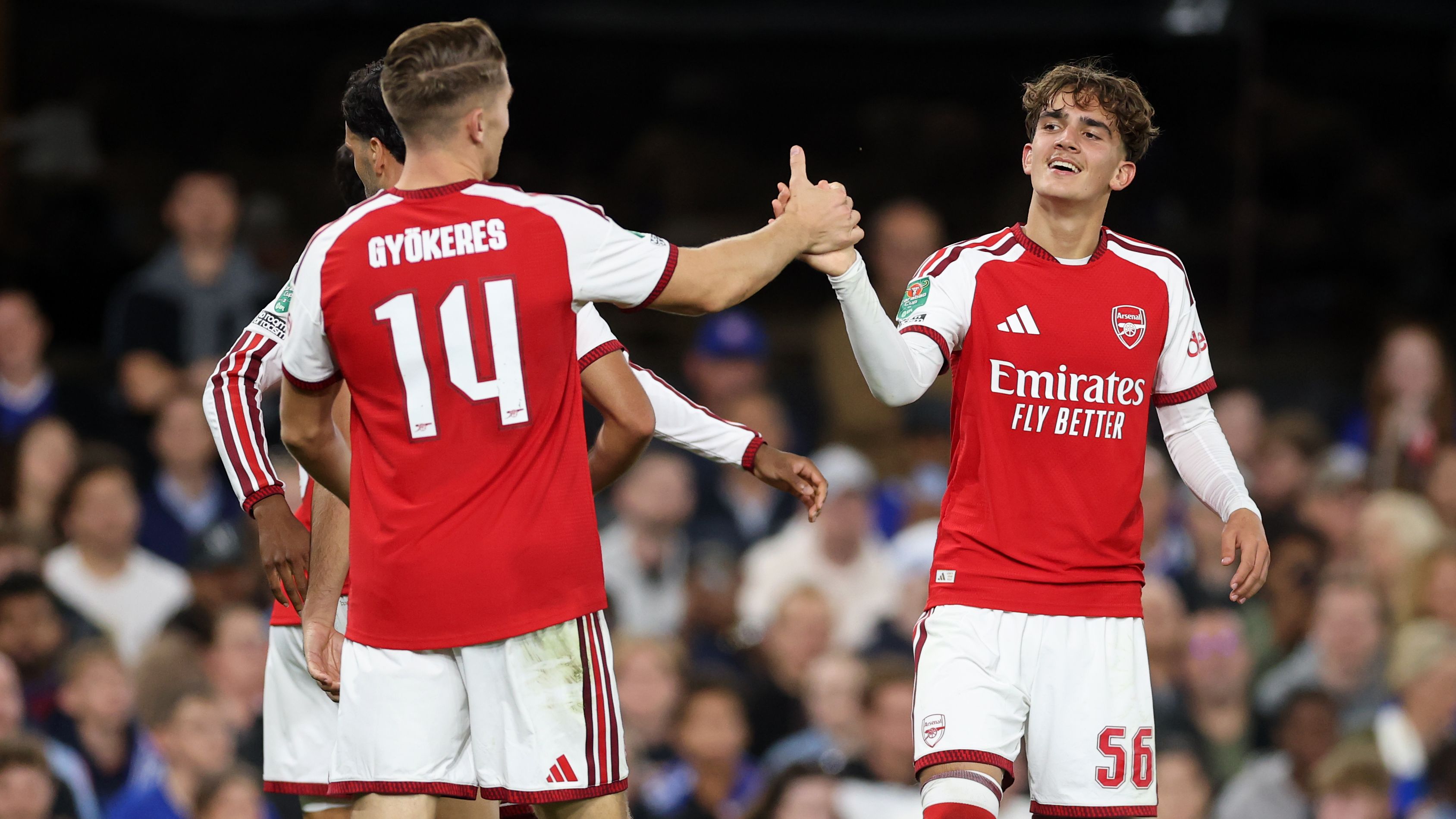 Sensação do Arsenal: Dowman quebra recordes e supera Fabregas e Rooney na Copa da Liga