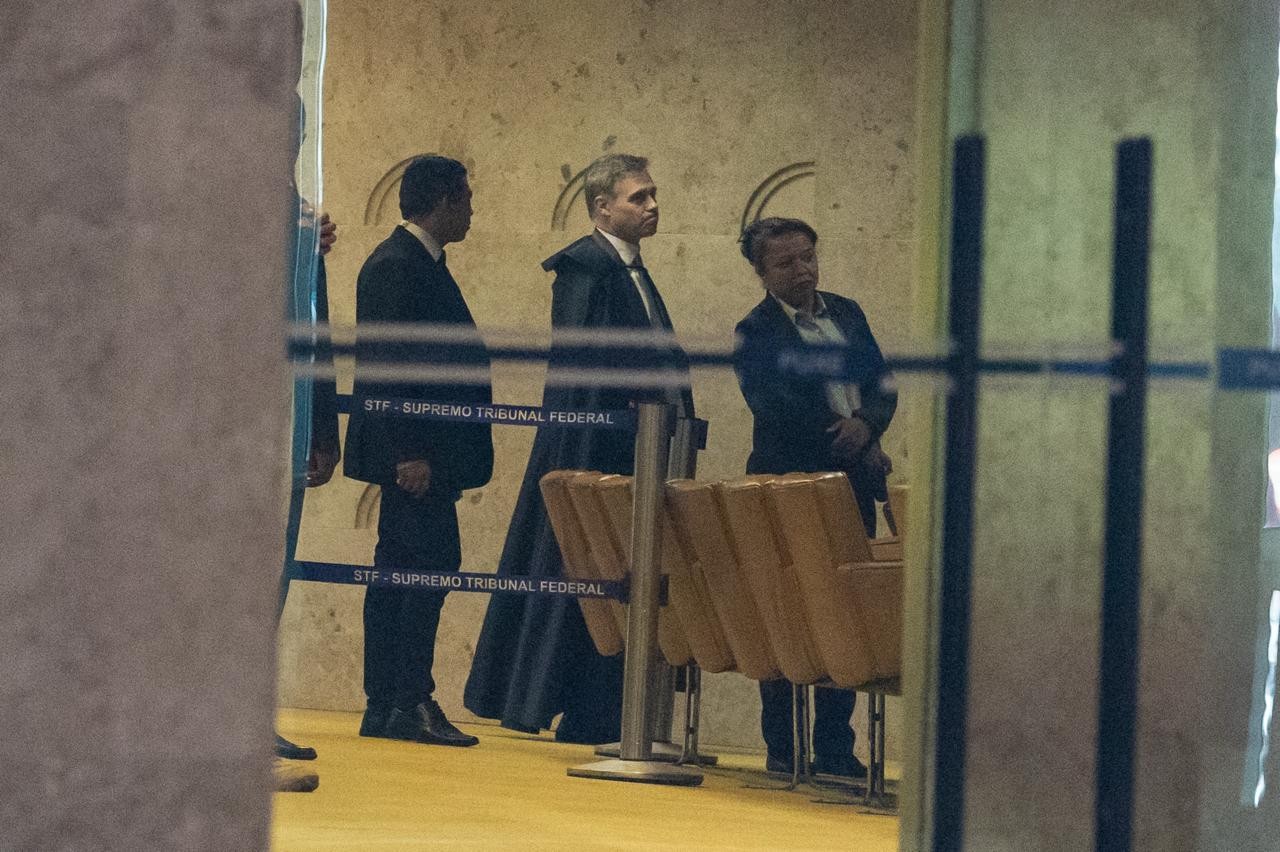 Cármen Lúcia requests separate analysis of exchanges between Moraes and Vorcaro and admits embarrassment at STF