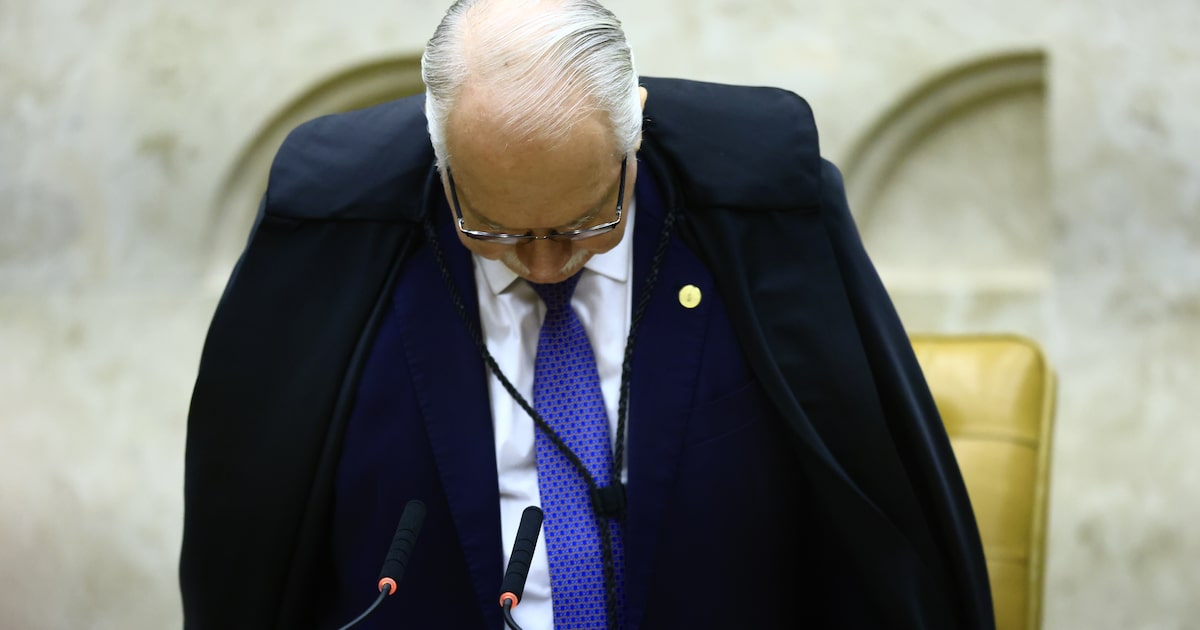 STF Prefers to Postpone Debate on Flávio Bolsonaro Fake News Until After First Round