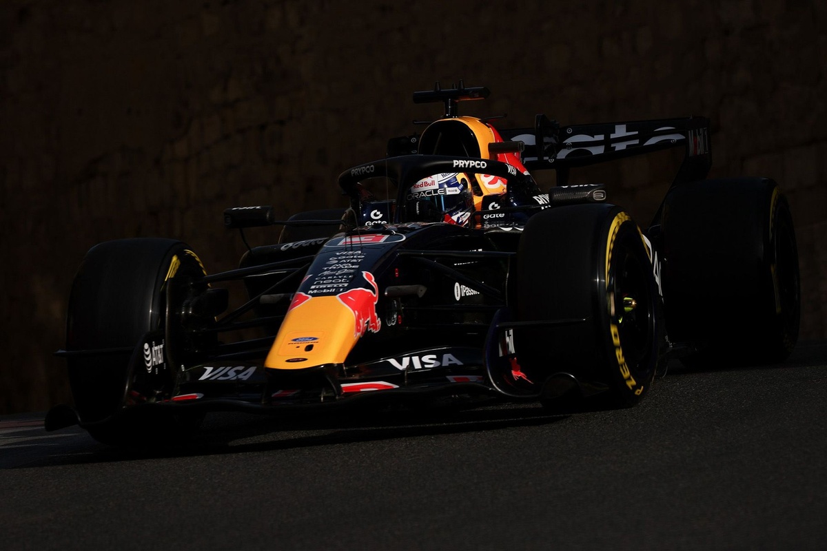 Verstappen Surprend à la Fin et Prend la Tête du TL3 à Bakou