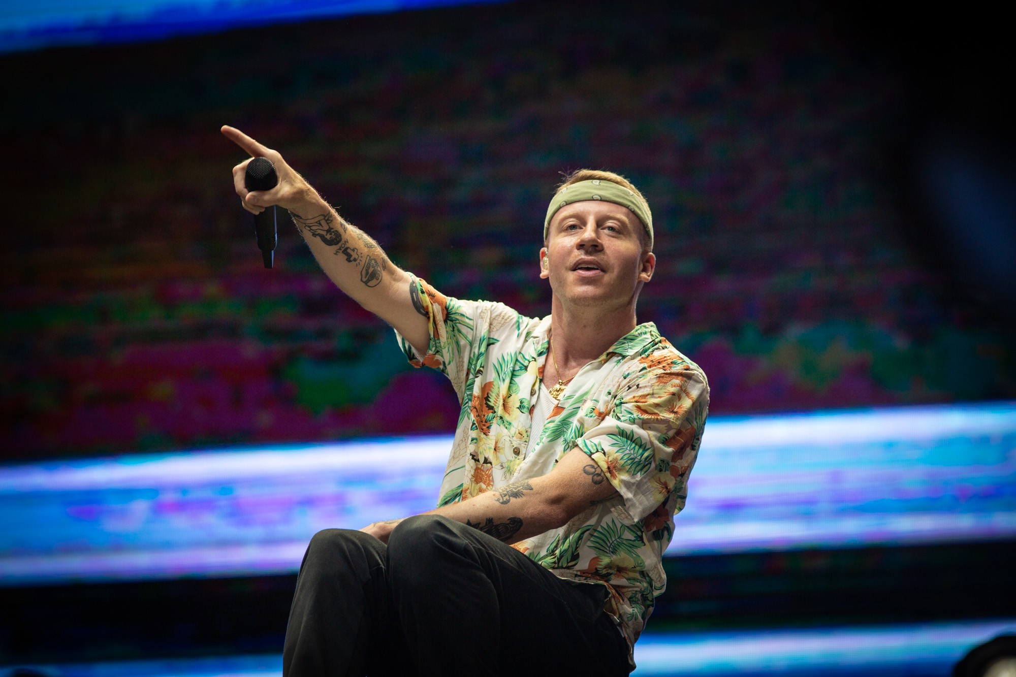Macklemore、ステージで「自由なパレスチナ」を叫んだ後、エド・シーランのツアーを離脱