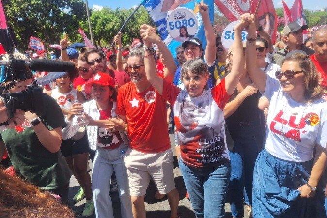 At PT national event, Leandro Grass tours Eixão with Janja and reinforces support for Lula's reelection